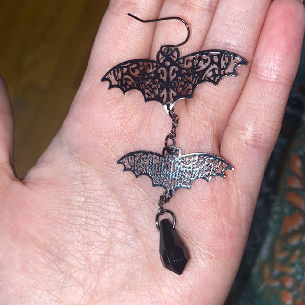 Batt earrings đŚ - Picture 4 of 4